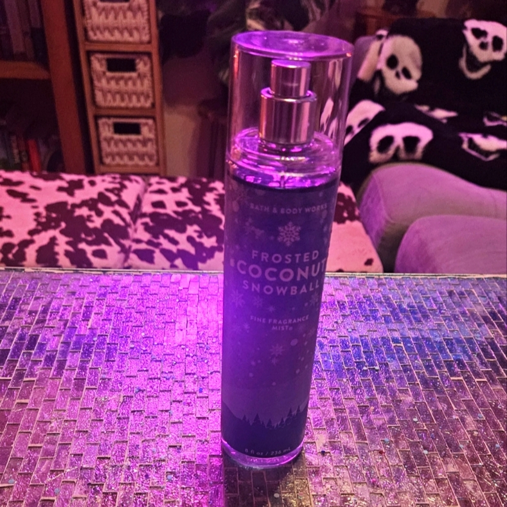 Frosted Cocunut Snowball Body Spray- Bath & Body Works